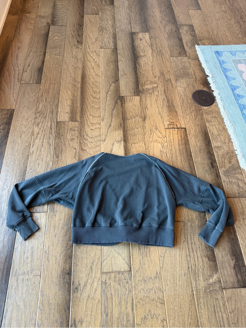 American Eagle Outfitters Long-Sleeve Open Back Sweatshirt - Charcoal